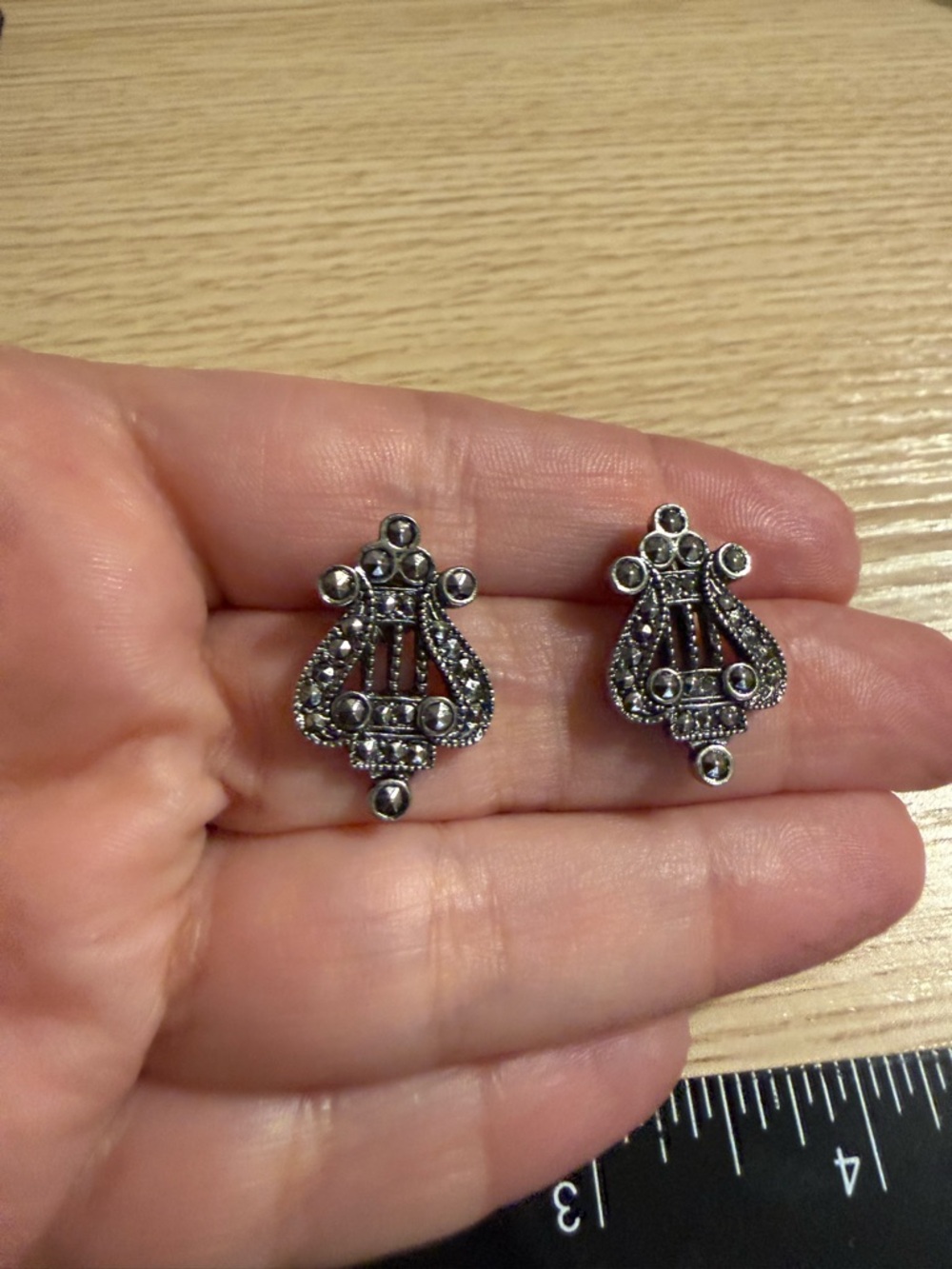 Avon Vintage Silver Tone Marcasite‎ Lyre Harp Musical Instrument Stud Earrings
